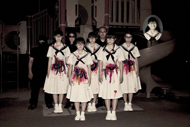 「アイドル戦線異常アリ 全裸や坊主を厭わないBiSがオリコン6位」1枚目/3