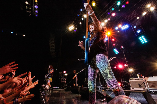 「SCANDAL 偏見吹っ飛ばすアクト＆芸人顔負けトーク「怒られんで！」」1枚目/12