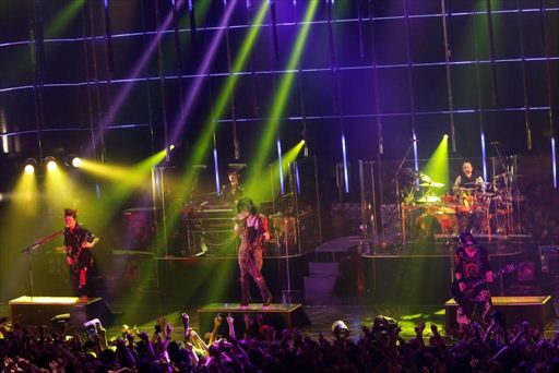 「VAMPS 全公演ソールドアウトのプレミアムツアーをニコ生で独占生中継」1枚目/1