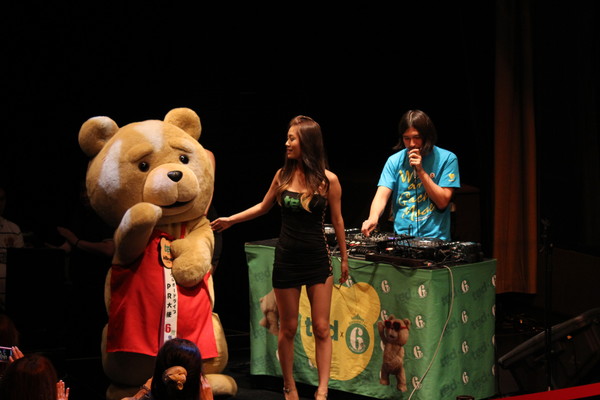 「テッド、ビルボードライブで一日店長「やっぱり俺様、最高！」」1枚目/11