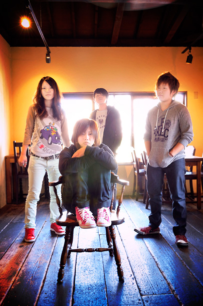 「福岡発バンドCHEESE CAKE 九州ハウステンボスにCMソング提供」1枚目/2