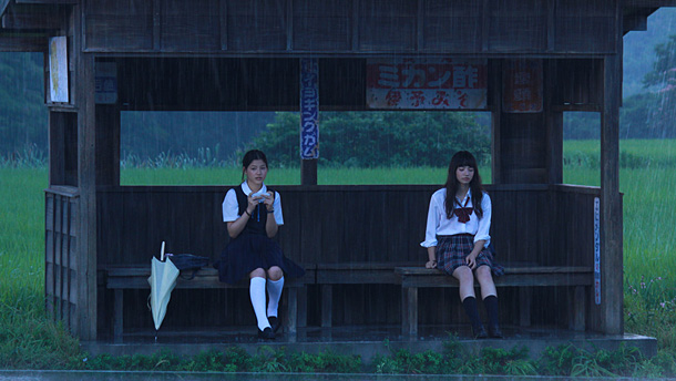 「映画『告白』監督の新CMに、E-girlsの若手女優と17歳モデル抜擢」1枚目/6