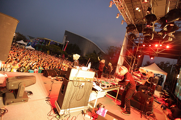 「オオカミバンドMWAM エアロスミスと対面へ」1枚目/3