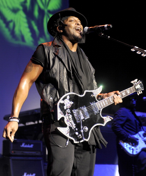 「ディアンジェロが急病で公演中止。シックが代打務めるイベントも」1枚目/1