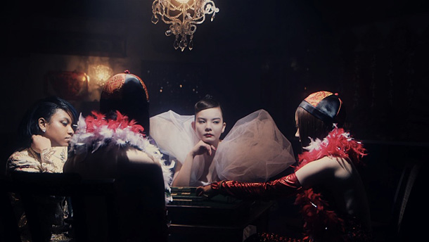 「おおたえみり 新作MVで赤い公園の津野＆藤本、女王蜂ルリちゃん共演」1枚目/6