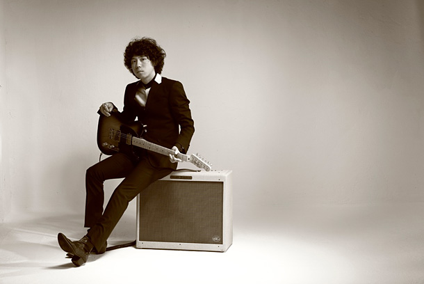 「TAXMAN（THE BAWDIES） 米フェンダー社とのエンドースメント契約発表」1枚目/2