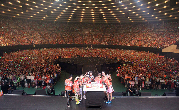 「AAA デビュー8周年をお祝い＆来年アリナーツアー開催へ」1枚目/5