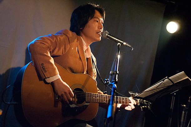 「井乃頭蓄音団 家族三篇歌シングル発売、秋の京都で鈴木茂と共演も」1枚目/14