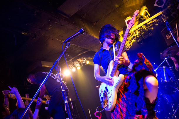 「コロボックルズ ライブで映画『冴え冴えてなほ滑稽な月』ED曲披露」1枚目/5