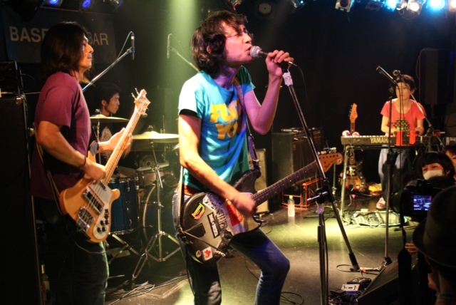 「ズボンズ白熱のラストライブ＆ドン・マツオ新バンド始動「やめたくてやめるわけじゃない」」1枚目/5