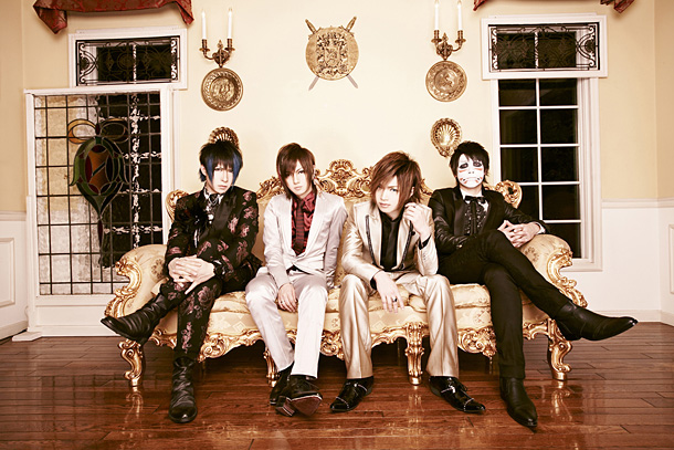 「ゴールデンボンバー カプコンと和解、正式コラボ発表」1枚目/1