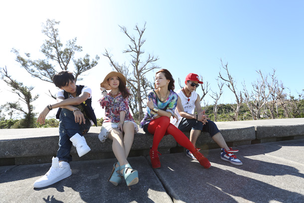 「蟲ふるう夜に 中華圏人気グループ Asian 4 Frontに楽曲提供」1枚目/1