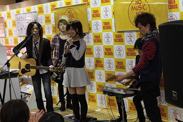 「In 197666 佐藤すみれ（AKB48）と限定バンド結成」1枚目/4