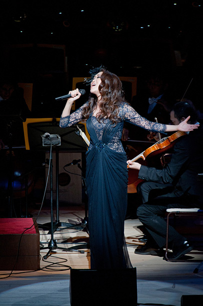 「JUJU 日本フィル交響楽団との初共演ライブで新曲お披露目」1枚目/4