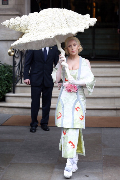 「レディー・ガガのデザインによるロゴが米全国紙を飾る」1枚目/1