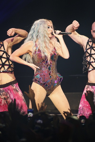 「KE$HA、ジャパンツアーにてやりたい放題のパーティー・アニマルっぷりを発揮」1枚目/2