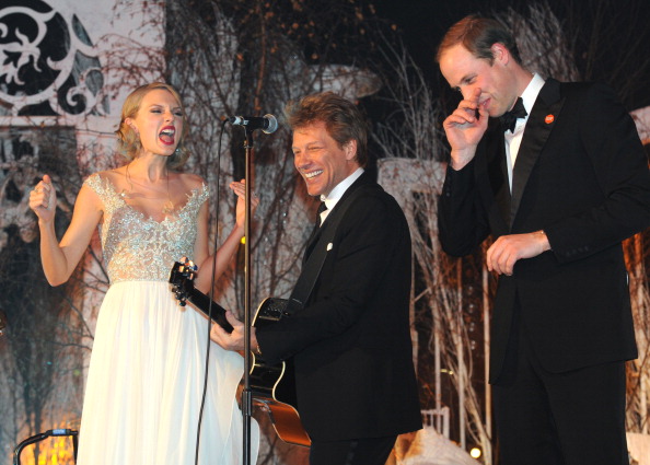 「ウィリアム王子がボン・ジョヴィとテイラー・スウィフトと共演」1枚目/1