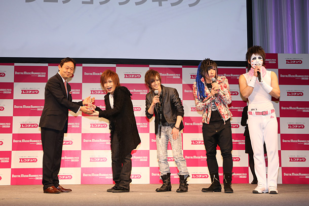 「レコチョク受賞イベント時の写真　ゴールデンボンバー」6枚目/13