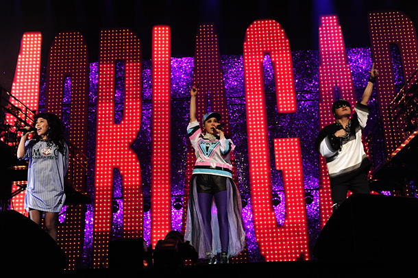 「AI 最終日にシェネル、ミリヤ、VERBALも登場「本当にハピネスなツアーでした！」」1枚目/17