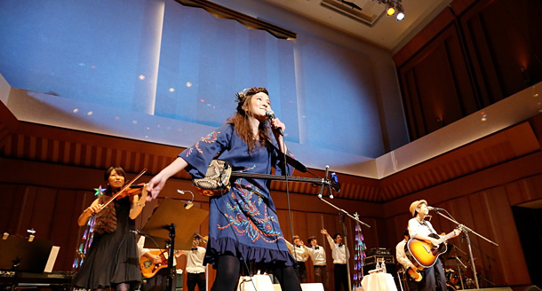 「カラオケ対決でブレイクのやなわらばーがX&#039;mas＆大忘年会」1枚目/5