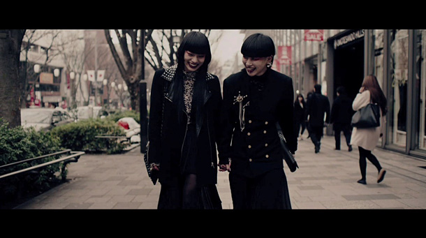 「「神様」のミュージックビデオ場面写真」4枚目/10