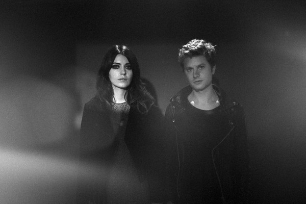 「ブラッド・レッド・シューズが新曲MVを公開」1枚目/2