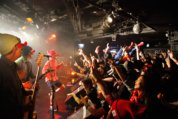 「覆面天狗バンド“ディスビズ”東京ドームでアイドル界へ宣戦布告!?」1枚目/42