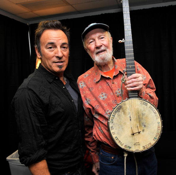 「ブルース・スプリングスティーン、南アフリカ公演でピート・シーガーを追悼」1枚目/1