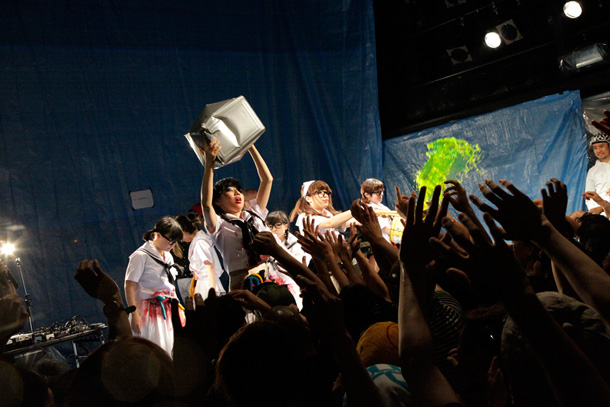 「BiS階段 天安門広場＆渋谷WWWで解散「何やってもいいんですよね？」」1枚目/6