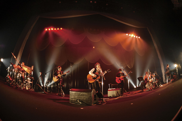 「スターダスト・レビュー 3月に名曲ならぶライブアルバム発売」1枚目/2