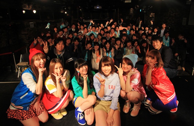 「山崎あおい SPイベントでポッシボー＆青山裕企と共演、サプライズKISSも」1枚目/4