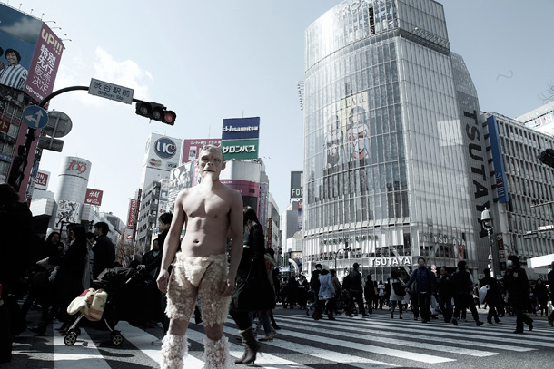 「DIR EN GREY 武道館ライブ当日に“嘘の化身”が出没」1枚目/5