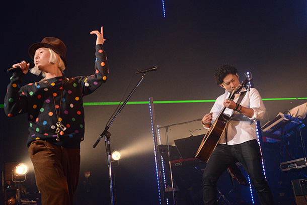 「吉田山田 最大規模ツアーの千秋楽で客席乱入 全曲ライブ等の発表も」1枚目/7