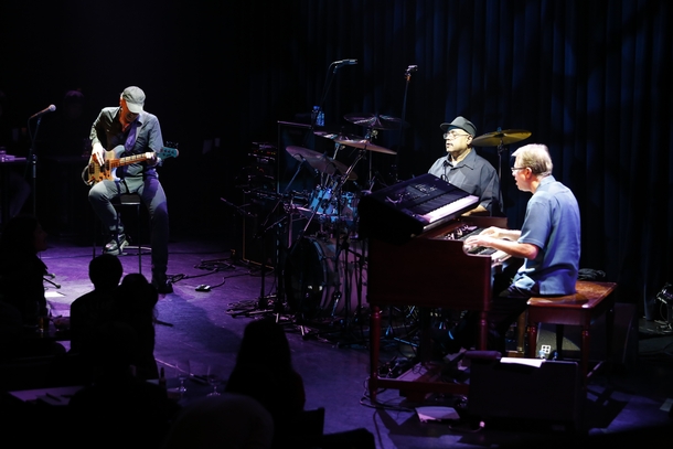 「超絶プレイヤーが来日 ナイアシンが魅せる強烈なグルーブ」1枚目/4