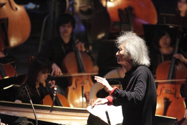 「小澤征爾　5年ぶり音楽塾のオペラで最終稽古」1枚目/6