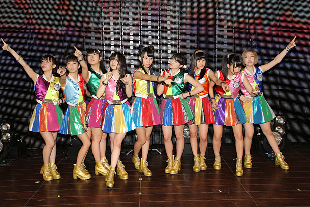 「それぞれが思う「NYの方角」を指差しながら」5枚目/5