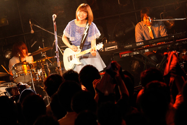 「山崎あおい 1stツアー千秋楽超満員 強くなる人＝自身の物語になった日」1枚目/3