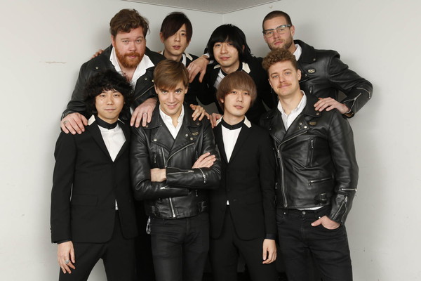 「THE HIVES単独公演でTHE BAWDIESと初対面」1枚目/1