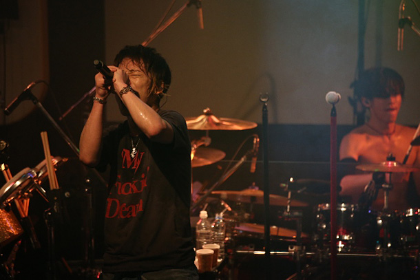 「UVERworld 正しい形でのライブに感無量「巡り合えたことが本当に幸せ」」1枚目/12