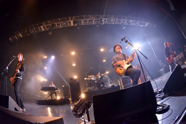 「トラヴィス大阪公演レポート、5年ぶりの来日公演で温かな人柄を心ゆくまで堪能」1枚目/3