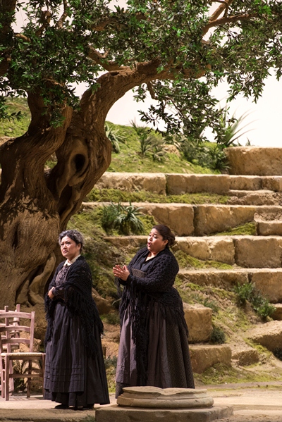 「デフロの正統派新演出による『カヴァレリア・ルスティカーナ』と『道化師』が開幕」1枚目/8