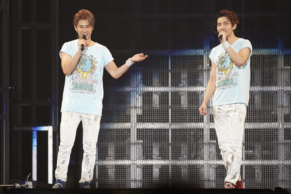 「東方神起 東京ドーム4days公演レポート、新曲「Sweat」を披露」1枚目/4