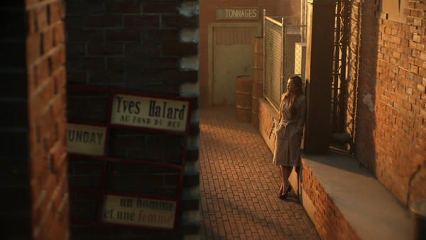 「安室奈美恵が再REC名曲MVで18年前の自分と共演」1枚目/5