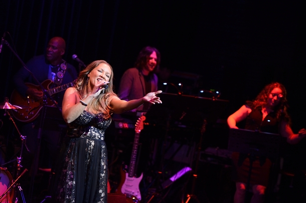 「ノーブルでエレガントなステージにようこそ。 世界一気品あるソウル・シンガーの歌声を堪能するひとときを！」1枚目/5