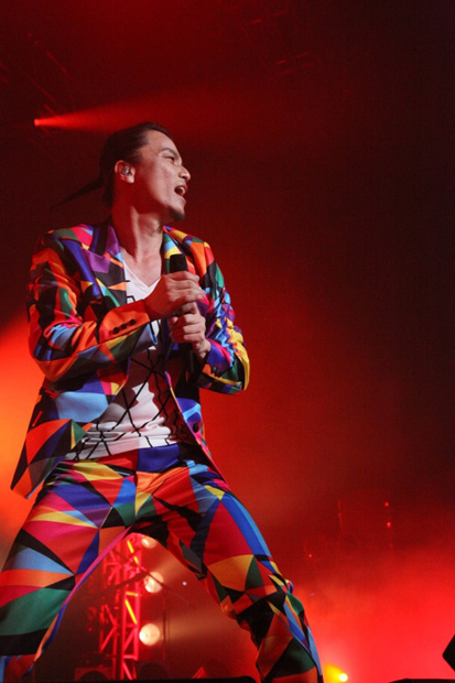 「ベスト盤リリースのKREVA 最高のパフォーマンスで全国ツアーも開始」1枚目/4