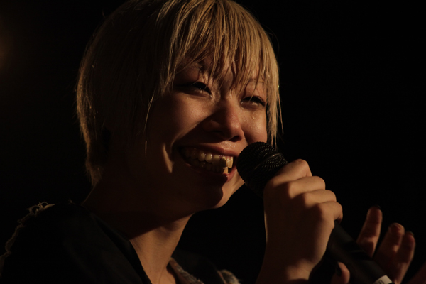 「BiS最後のメンバー凱旋公演 みんなに内緒でおばあちゃんのお葬式」1枚目/116