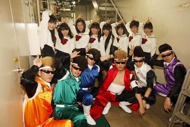 「エビ中vs氣志團 “合コン”イベントでブチアゲ共演、安本彩花のバースデーも」1枚目/8