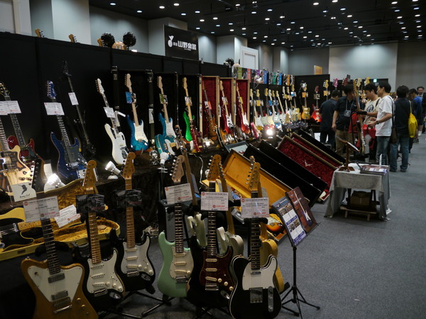 「ギターの祭典【TOKYO GUITAR SHOW（R) 2014】開幕 明日はハマ・オカモトら登場」1枚目/6