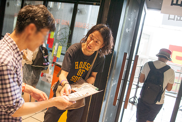 「スタイリッシュ 大貫真也（b）はビラ配りも好評」17枚目/63