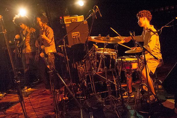 「ジョニー佐藤（g）、大貫真也（b）、岸本篤志（dr）の3人」41枚目/63